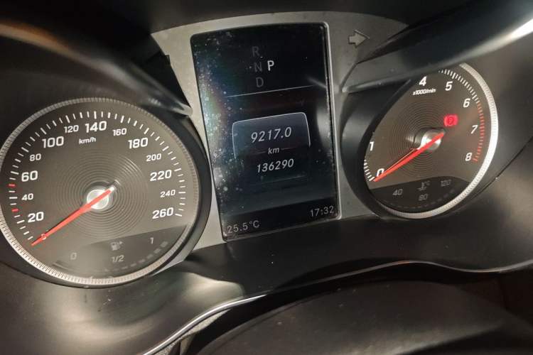 Used Mercedes-Benz C-Class 2017 Facelift C 200 L Odometer Close Up