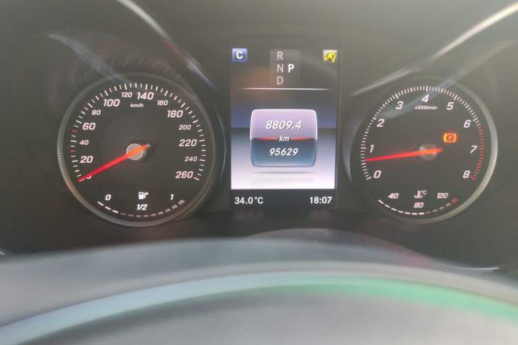 Used Mercedes-Benz C-Class 2017 Restyled C 180 L Fashion Edition Sport Version Odometer Close Up