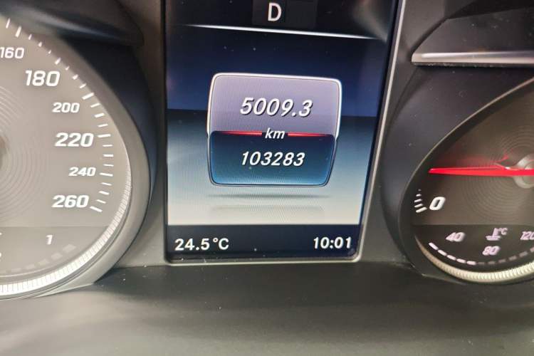 Used Mercedes-Benz C-Class 2017 Facelift C 200 Station Wagon Odometer Close Up