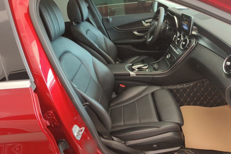 Used Mercedes-Benz C-Class 2017 Facelift C 200 L Sport Edition Right Front Seat