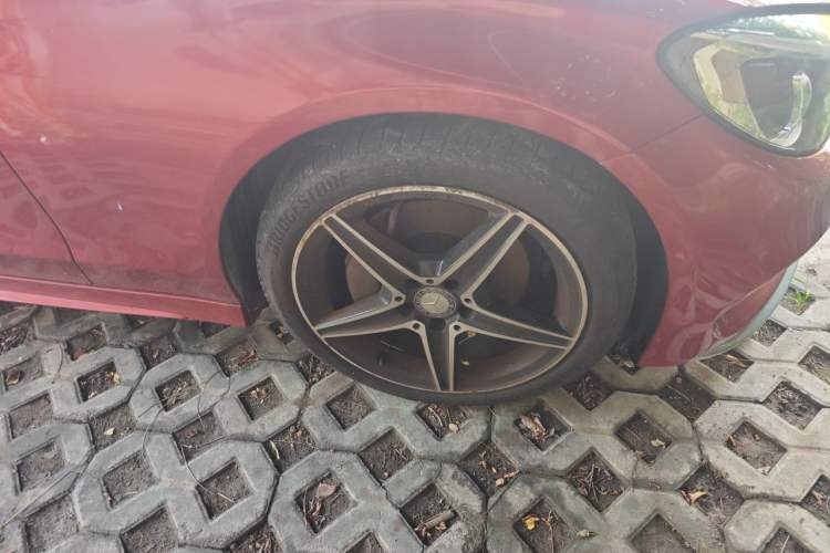 Used Mercedes-Benz C-Class 2017 C 200 Coupe Right Front Wheel Hub