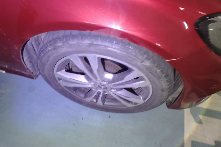 Used Mercedes-Benz C-Class 2017 Facelift C 200 L Sport Edition Right Front Wheel Hub
