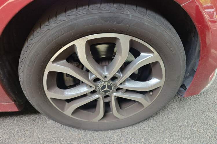Used Mercedes-Benz C-Class 2017 Facelifted C 180 L Stylish Edition Right Front Wheel Hub