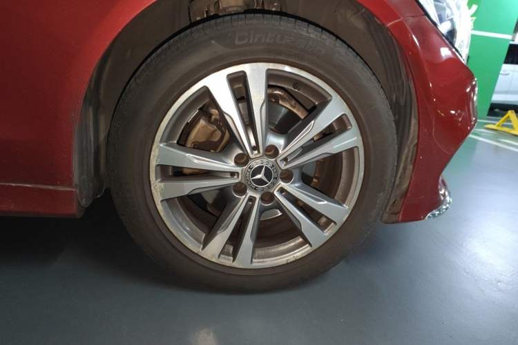 Used Mercedes-Benz C-Class 2017 Facelift C 200 L Sport Edition Right Front Wheel Hub