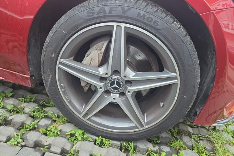 Used Mercedes-Benz C-Class 2017 Facelift C 200 Station Wagon Right Front Wheel Hub