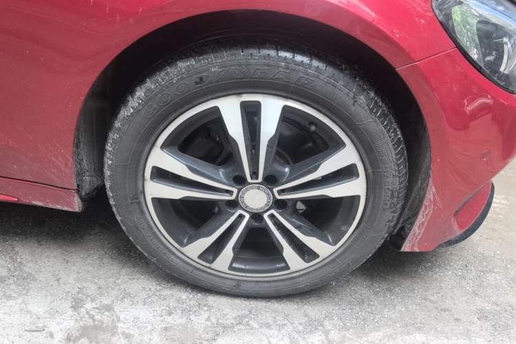 Used Mercedes-Benz C-Class 2017 C 200 Sport Edition Right Front Wheel Hub