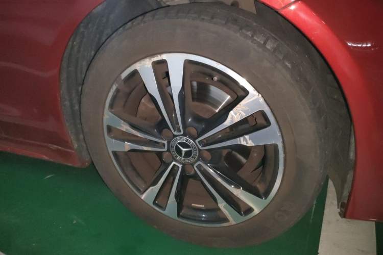 Used Mercedes-Benz C-Class 2017 Restyled C 200 Sport Edition Right Front Wheel Hub
