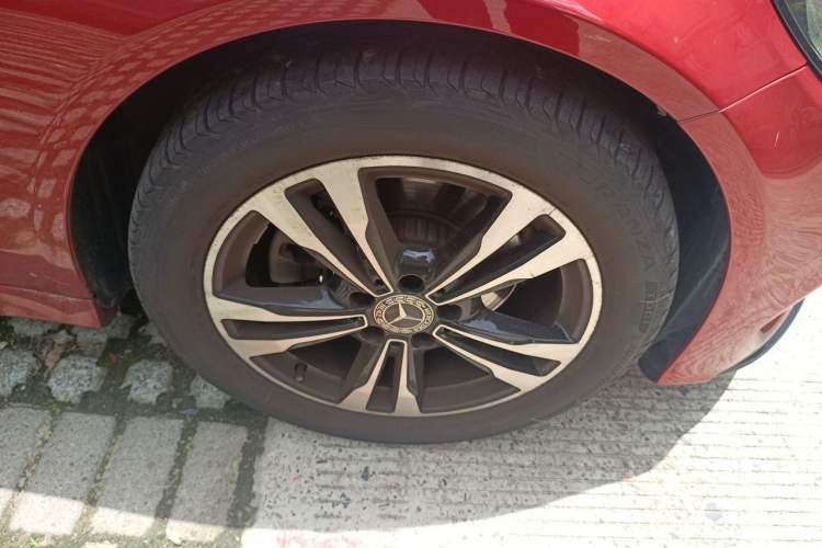 Used Mercedes-Benz C-Class 2017 Restyled C 200 Sport Edition Right Front Wheel Hub