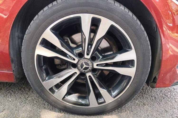 Used Mercedes-Benz C-Class 2017 Facelift C 200 Sport Edition 4MATIC Right Front Wheel Hub