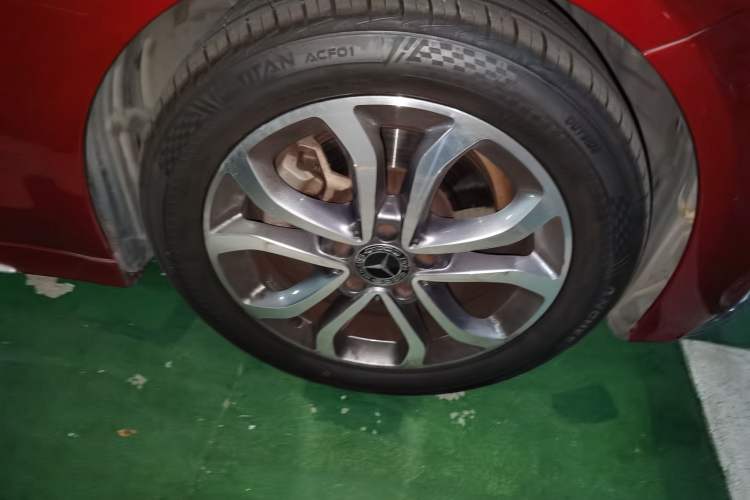 Used Mercedes-Benz C-Class 2017 Restyled C 180 L Fashion Edition Sport Version Right Front Wheel Hub