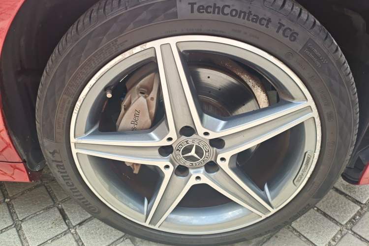 Used Mercedes-Benz C-Class 2017 Facelift C 200 Station Wagon Right Front Wheel Hub