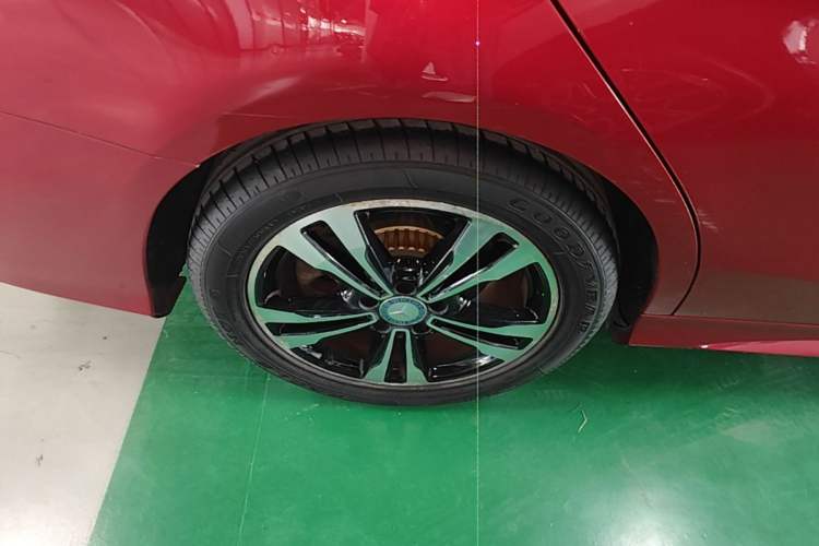 Used Mercedes-Benz C-Class 2017 Restyled C 200 Sport Edition Right Rear Wheel Hub