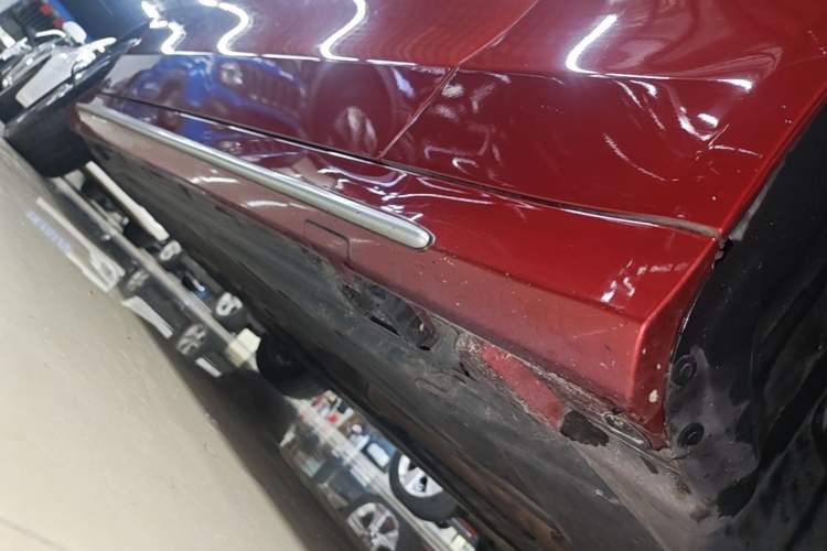 Used Mercedes-Benz C-Class 2017 C 180 L Sport Edition Right Side Sill