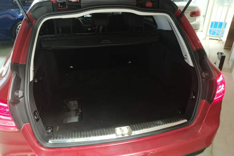 Used Mercedes-Benz C-Class 2017 C 200 station wagon Trunk