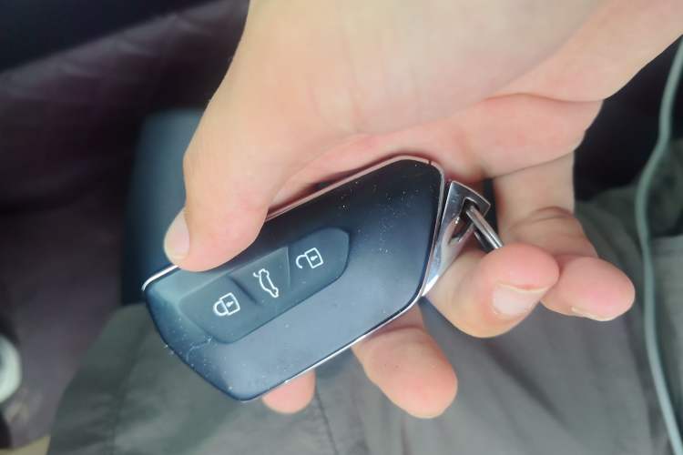 Used Mercedes-Benz C-Class 2017 C 200 L Sport Edition Vehicle Key