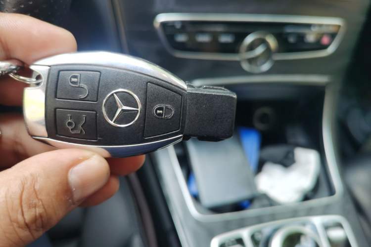 Used Mercedes-Benz C-Class 2017 Facelift C 200 L Sport Edition Vehicle Key