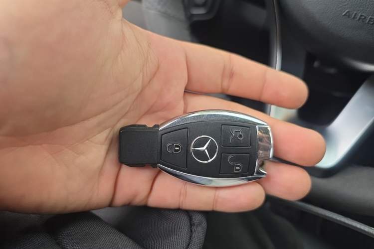 Used Mercedes-Benz C-Class 2017 Facelift C 200 Station Wagon Vehicle Key