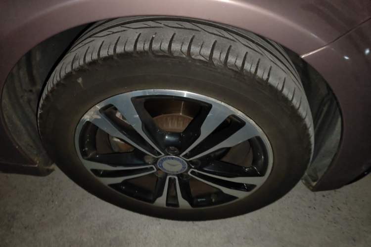 Used Mercedes-Benz C-Class 2017 Restyled C 200 Sport Edition Right Front Wheel Hub