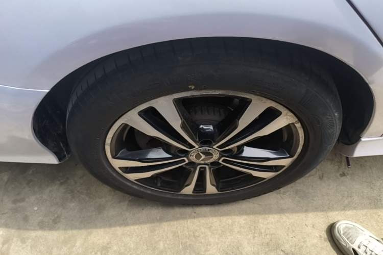 Used Mercedes-Benz C-Class 2017 Restyled C 200 Sport Edition Right Rear Wheel Hub