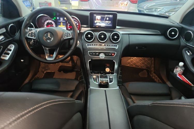 Used Mercedes-Benz C-Class 2017 Facelift C 200 L Sport Edition Center Console