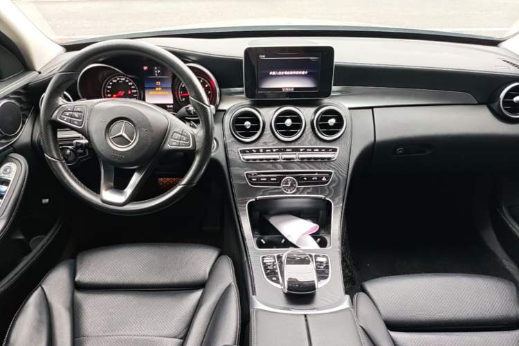Used Mercedes-Benz C-Class 2017 Facelift C 200 L Sport Edition Center Console