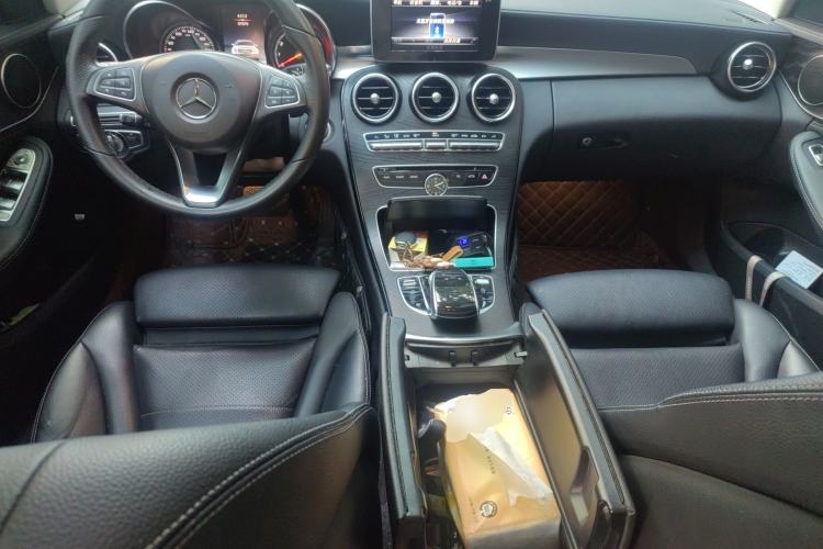 Used Mercedes-Benz C-Class 2017 Facelift C 200 L Sport Edition Center Console