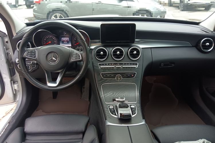 Used Mercedes-Benz C-Class 2017 Facelift C 200 L Sport Edition Center Console