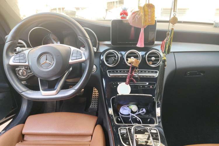 Used Mercedes-Benz C-Class 2017 Facelift C 200 Coupe Center Console