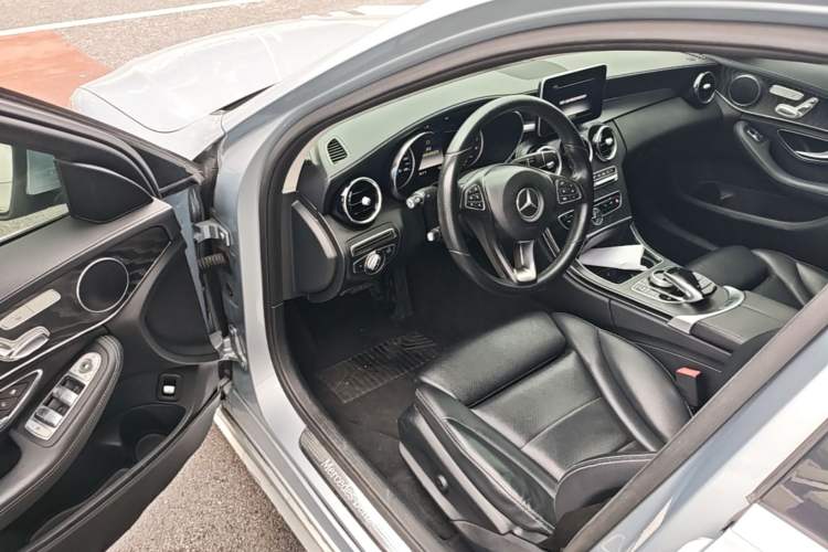 Used Mercedes-Benz C-Class 2017 Facelift C 200 L Sport Edition Driver Seat