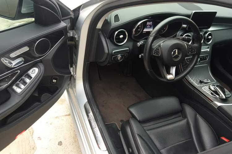 Used Mercedes-Benz C-Class 2017 Facelift C 200 L Sport Edition Driver Seat
