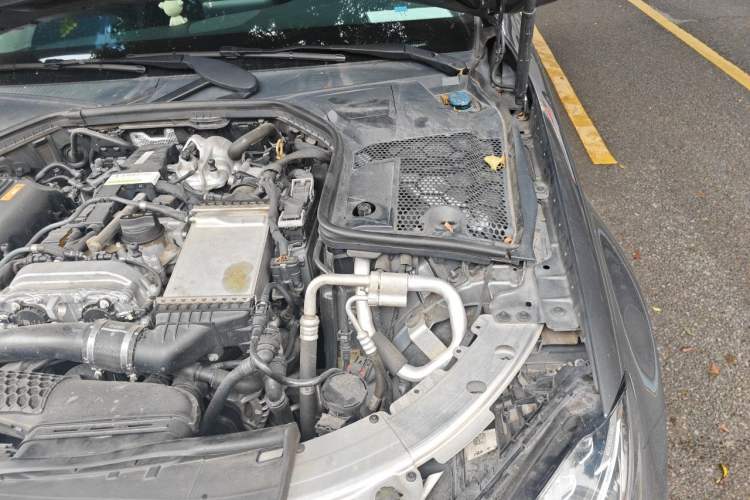 Used Mercedes-Benz C-Class 2017 Facelift C 200 L Engine Bay Left