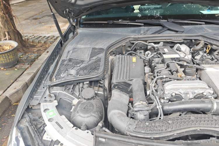 Used Mercedes-Benz C-Class 2017 Facelift C 200 L Engine Bay Right