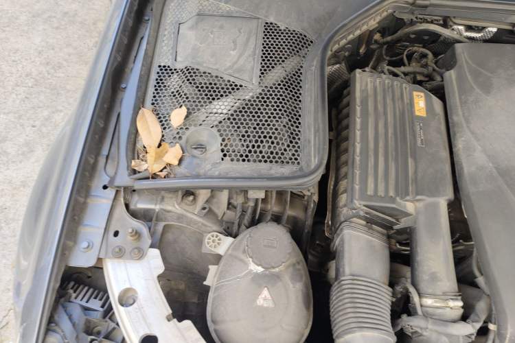 Used Mercedes-Benz C-Class 2017 Facelift C 200 Coupe Engine Bay Right
