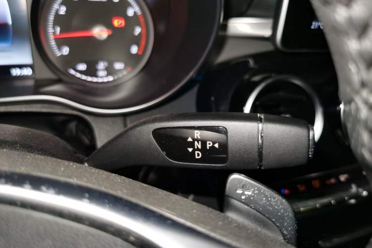 Used Mercedes-Benz C-Class 2017 Facelift C 200 Sport Edition 4MATIC Gear Lever