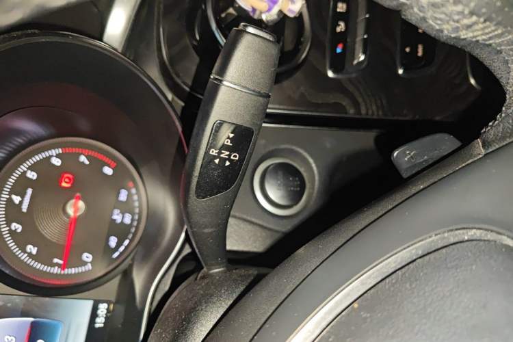 Used Mercedes-Benz C-Class 2017 Facelift C 200 L Sport Edition Gear Lever