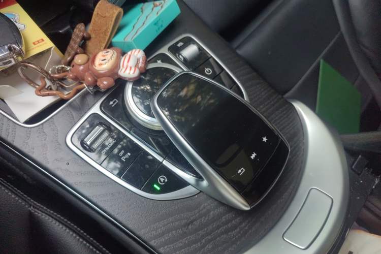 Used Mercedes-Benz C-Class 2017 Facelift C 200 L Sport Edition Gear Lever