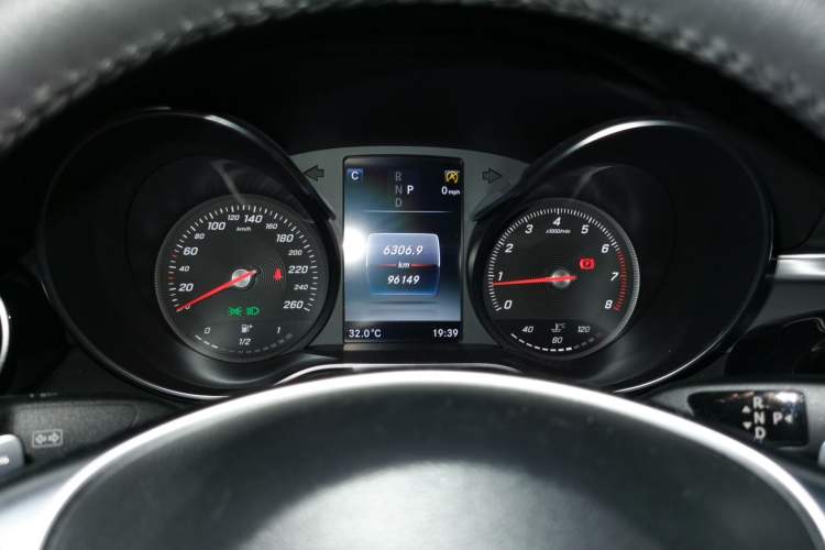 Used Mercedes-Benz C-Class 2017 Facelift C 200 Sport Edition 4MATIC Instrument Cluster
