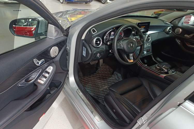 Used Mercedes-Benz C-Class 2017 Facelift C 180 Estate Interior 3