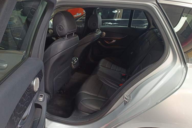 Used Mercedes-Benz C-Class 2017 Facelift C 180 Estate Interior 4