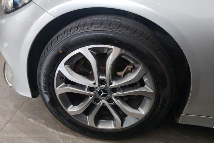 Used Mercedes-Benz C-Class 2017 Restyled C 180 L Fashion Edition Sport Version Left Front Wheel Hub