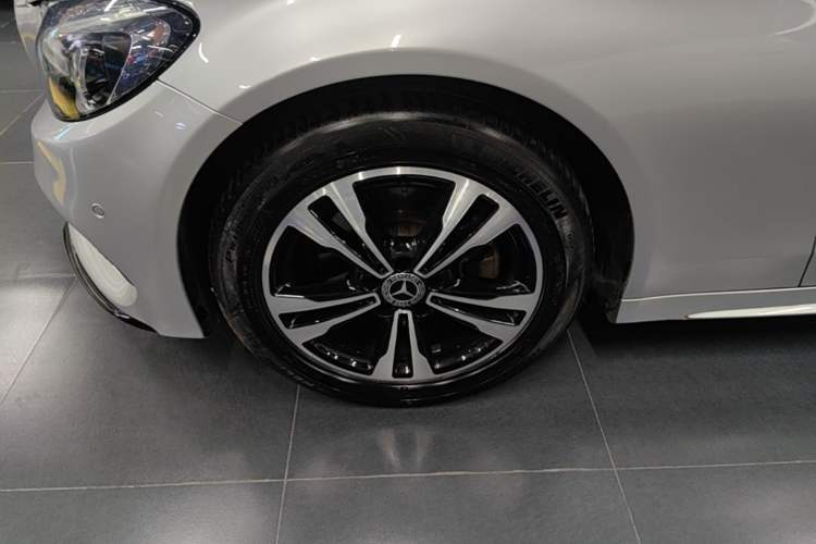 Used Mercedes-Benz C-Class 2017 Restyled C 200 Sport Edition Left Front Wheel Hub
