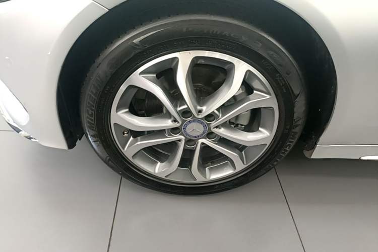 Used Mercedes-Benz C-Class 2017 Restyled C 180 L Fashion Edition Sport Version Left Front Wheel Hub