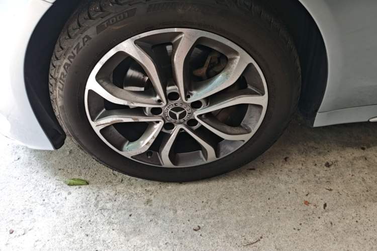 Used Mercedes-Benz C-Class 2017 Restyled C 180 L Fashion Edition Sport Version Left Front Wheel Hub