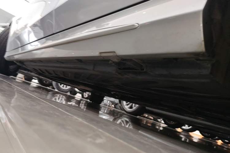 Used Mercedes-Benz C-Class 2017 Restyled C 180 L Fashion Edition Sport Version Left Side Sill