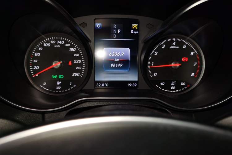 Used Mercedes-Benz C-Class 2017 Facelift C 200 Sport Edition 4MATIC Odometer Close Up