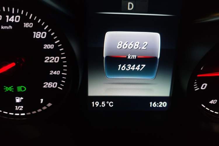Used Mercedes-Benz C-Class 2017 C 180 L Sport Edition Odometer Close Up