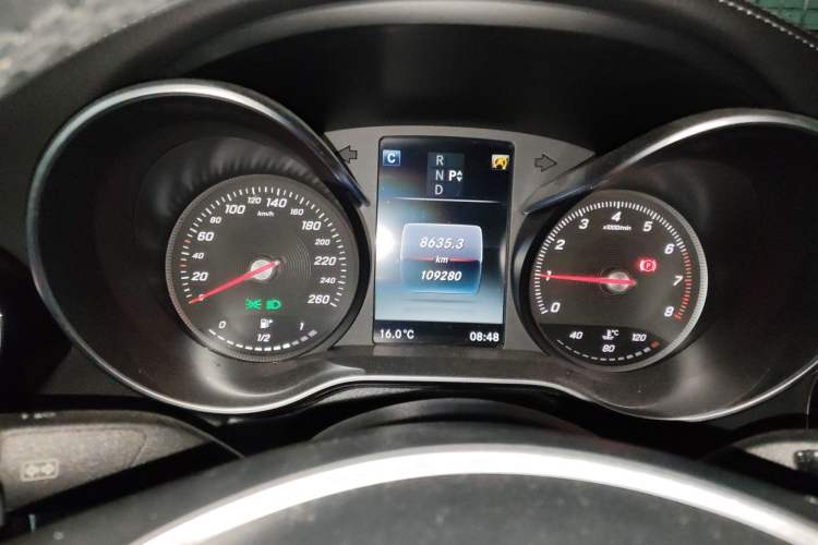 Used Mercedes-Benz C-Class 2017 C 200 L 4MATIC Sport Edition Odometer Close Up