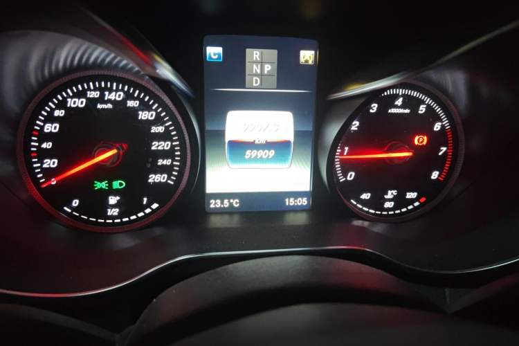 Used Mercedes-Benz C-Class 2017 Facelift C 200 L Sport Edition Odometer Close Up
