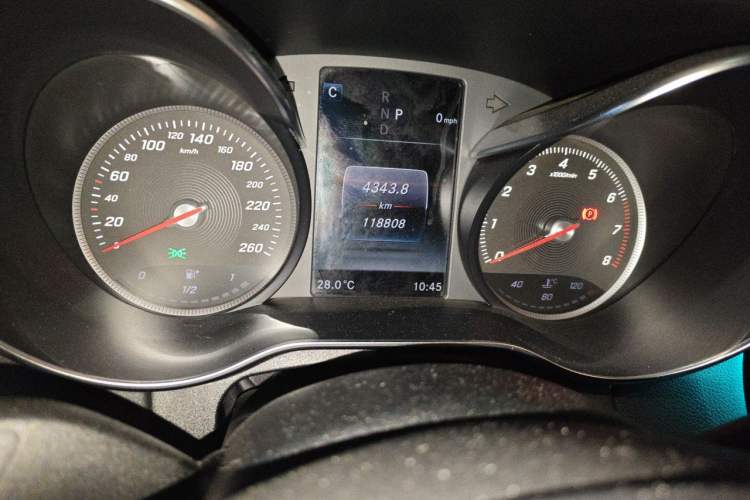 Used Mercedes-Benz C-Class 2017 C 180 L Sport Edition Odometer Close Up