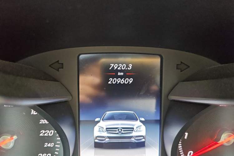 Used Mercedes-Benz C-Class 2017 Restyled C 180 L Fashion Edition Sport Version Odometer Close Up